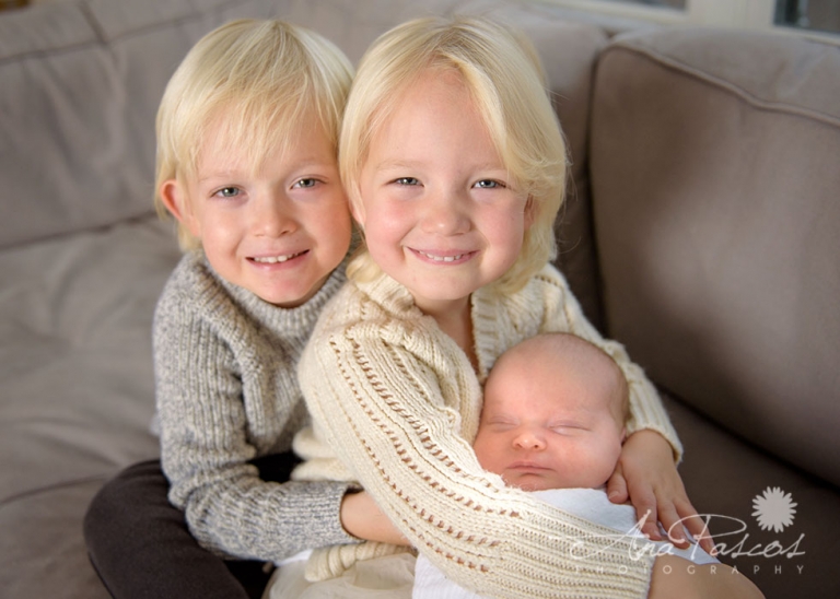 Kids-hugging-newborn-baby-in-photo-Toronto