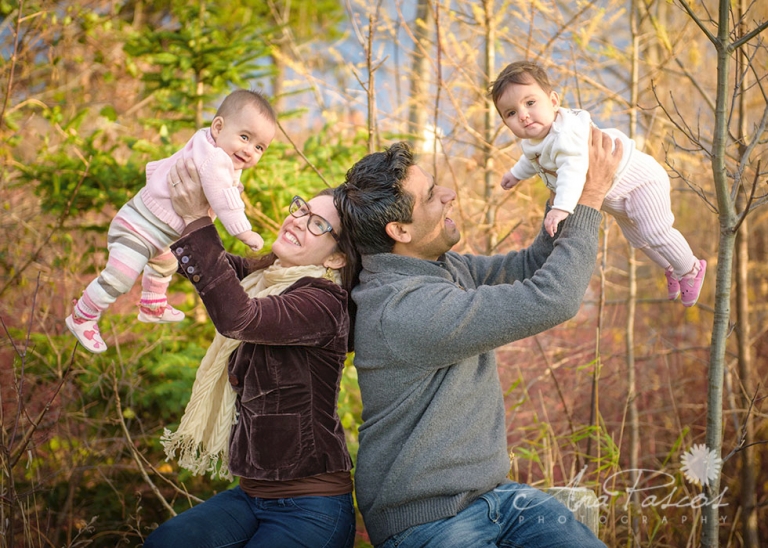 Fun-Family-Photo-with-young-babies-Toronto-Park