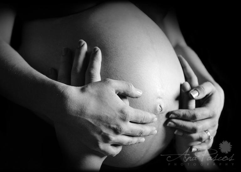 Pregnant-belly-close-up-with-hands-Toronto-Photographers
