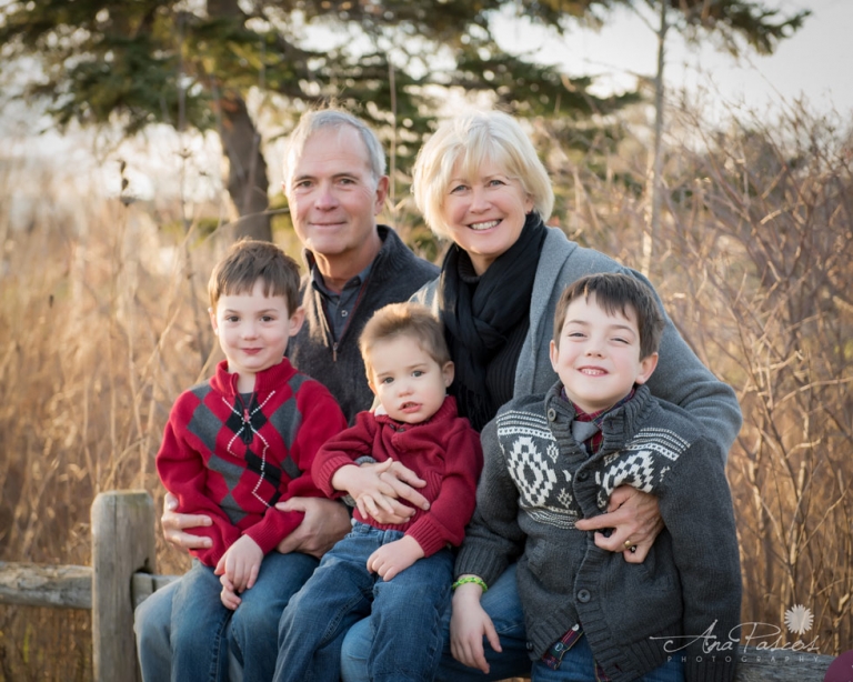 Best-Customer-Experince-Family-Portraits-with-Grandparens-Toronto-Photo-Park